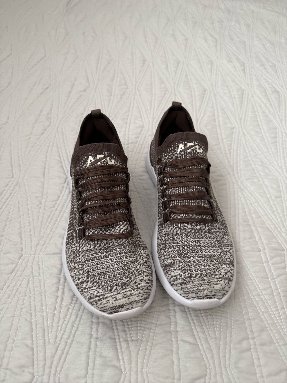 APL TECHLOOM BREEZE Woman in Brown and White